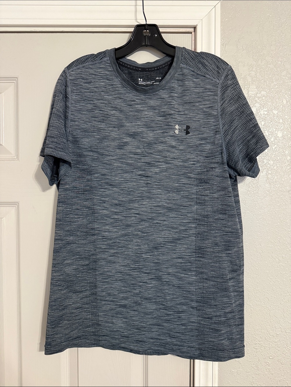 Under Armour HeatGear Men’s Shirt - Size Large